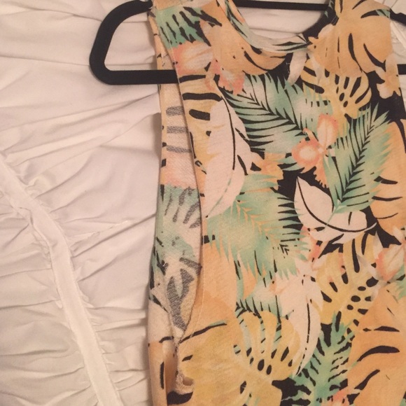 Hawaiian Top - Picture 2 of 2